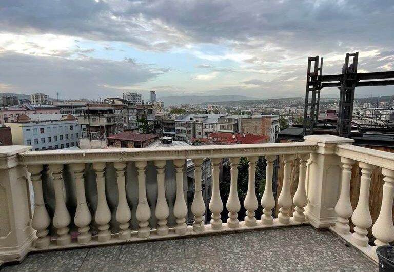Продажа 4-х комнатной квартиры со свежим ремонтом в самом центре Тбилиси