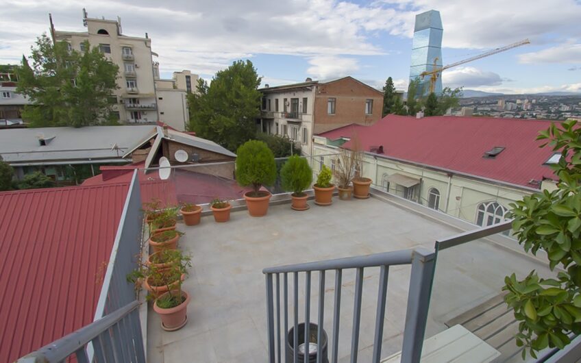 Продаём одну из самых интересных квартир в Тбилиси — для тех, кто ценит по-настоящему необычное…